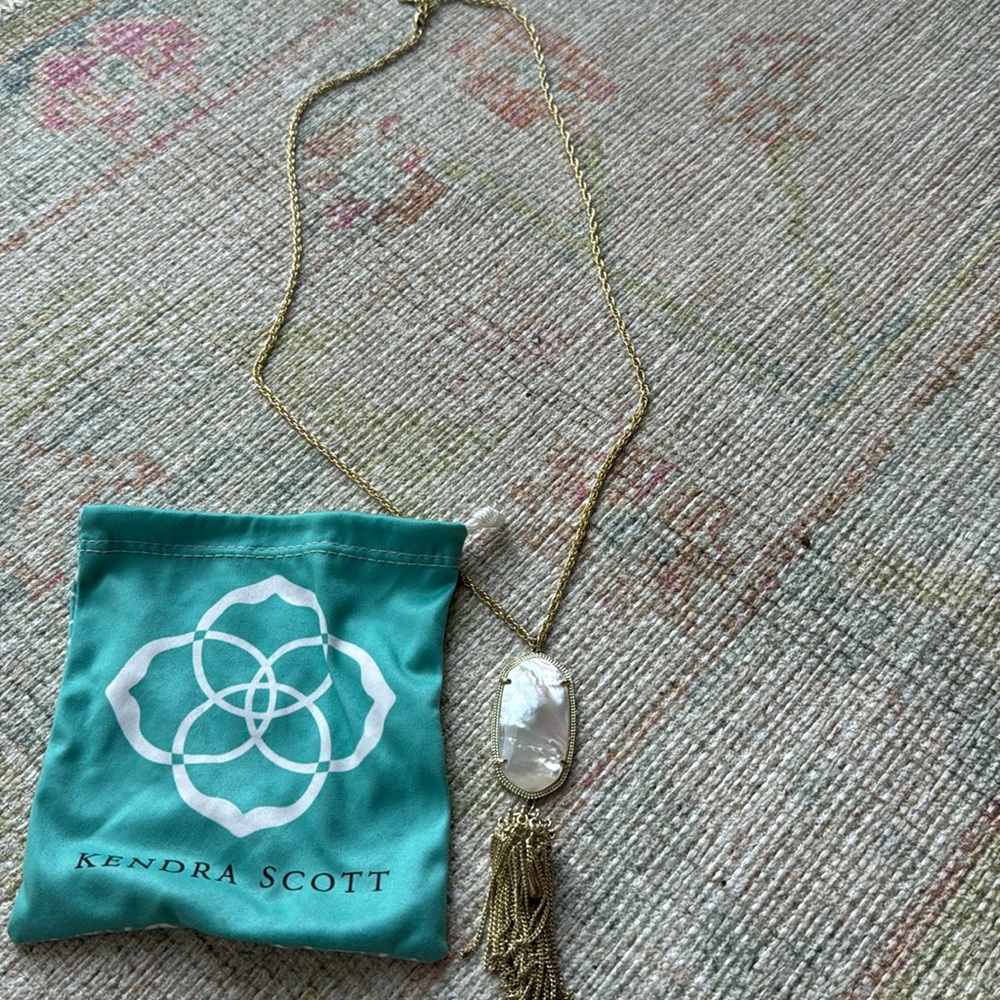Kendra Scott  Rayne necklace in Pearl